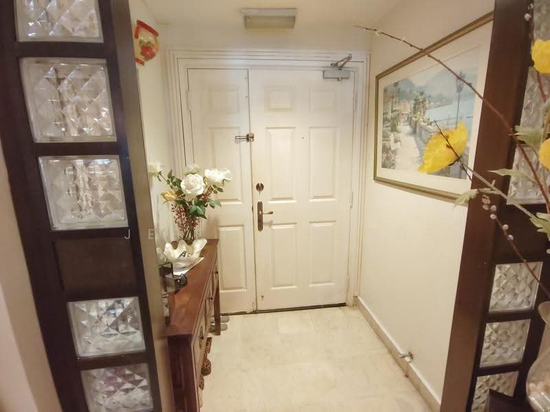 Kondominium untuk Dijual di Bungaraya Condominium - Jeffrey Wong - Entrance - PropertyGuru.com.my