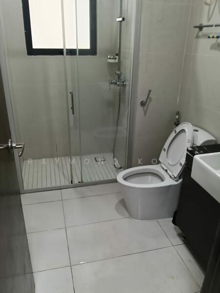 Kondominium untuk Dijual di Bay Point @ Country Garden Danga Bay - Raymond Kong - Bathroom - PropertyGuru.com.my