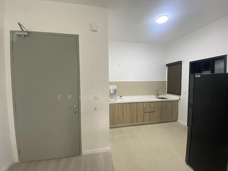 Condominium for Rent at Lakefront Residence - Eryna Sairy - Kitchen - PropertyGuru.com.my
