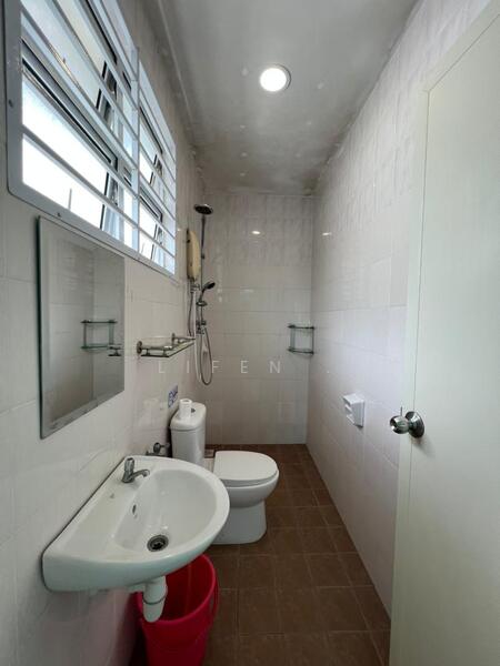 2-storey Terraced House for Sale in Taman JP Perdana (Johor Bahru) - Lifen . - Bathroom - PropertyGuru.com.my