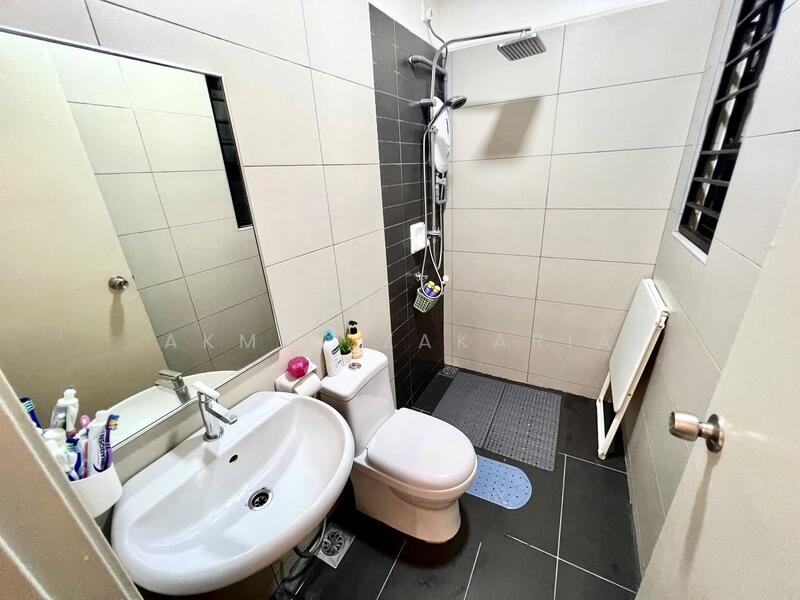 Condominium for Sale at Lake Vista Residence (Tasik Vista Residen) - Akmal Zakaria - Bathroom - PropertyGuru.com.my