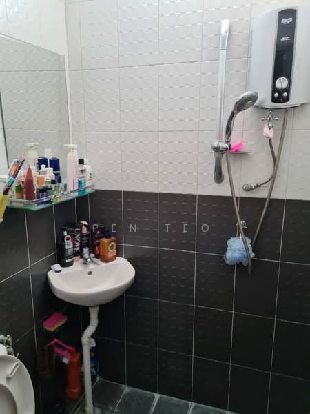 Condominium for Sale at Jay Series (Greenlane Heights Block J) - Pen Teo - Bathroom - PropertyGuru.com.my