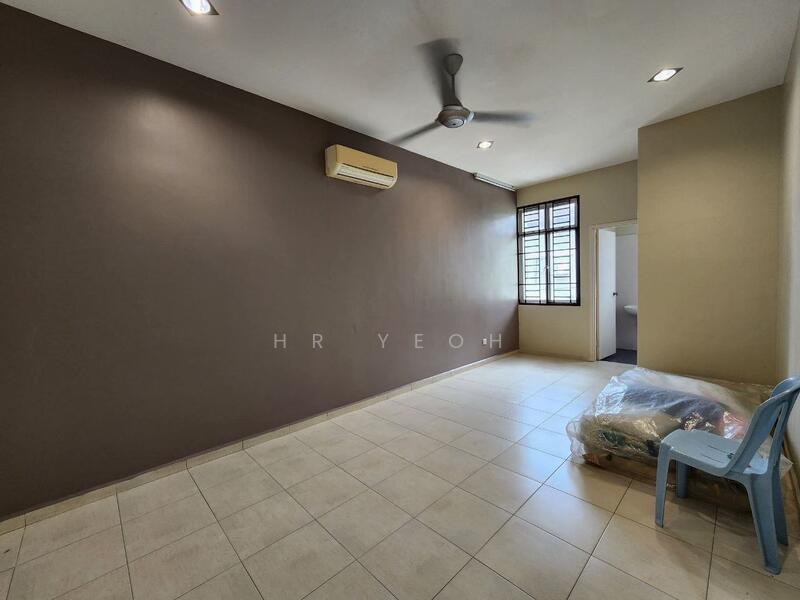 2-storey Terraced House for Sale in Bandar Seri Alam (Masai) - HR Yeoh - Living Room - PropertyGuru.com.my