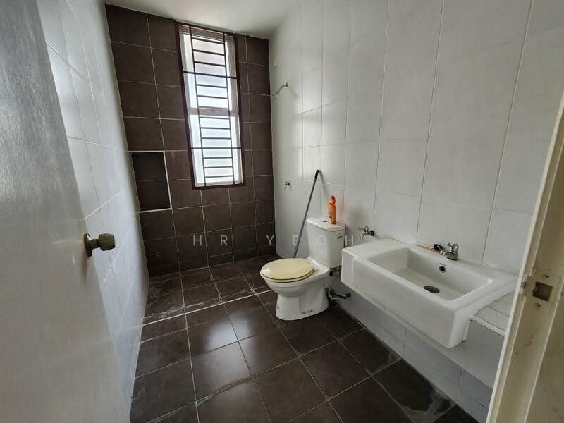 2-storey Terraced House for Sale in Bandar Seri Alam (Masai) - HR Yeoh - Bathroom - PropertyGuru.com.my