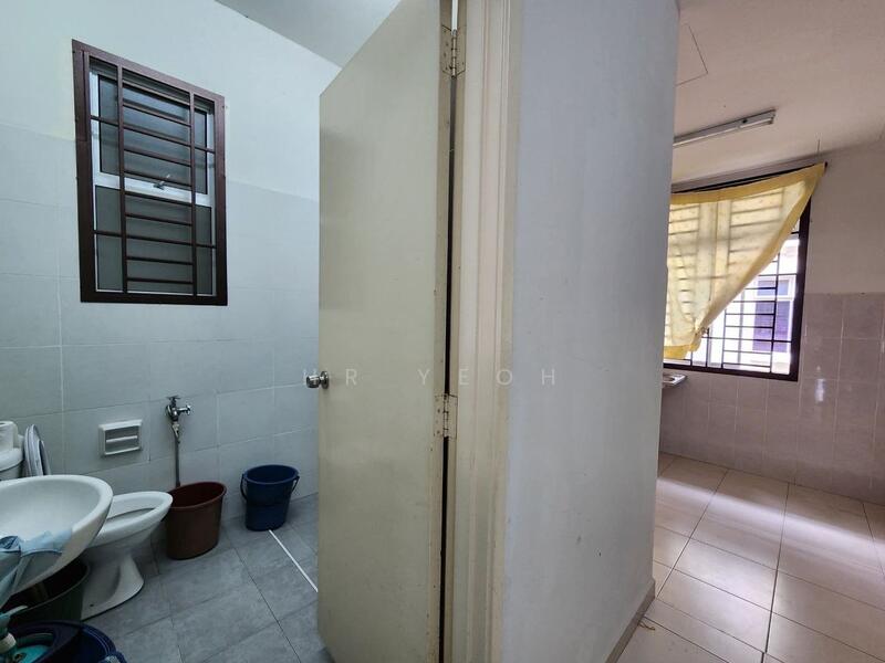 2-storey Terraced House for Sale in Bandar Seri Alam (Masai) - HR Yeoh - Bathroom - PropertyGuru.com.my