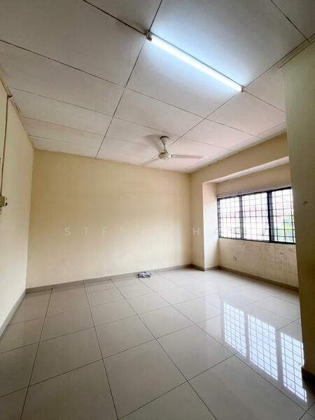 2-storey Terraced House for Sale in Bandar Putra Permai (Seri Kembangan) - Steve Tham - Living Room - PropertyGuru.com.my