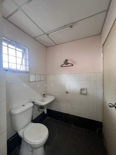 2-storey Terraced House for Sale in Bandar Putra Permai (Seri Kembangan) - Steve Tham - Bathroom - PropertyGuru.com.my