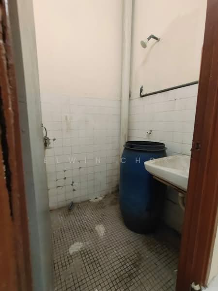 1-storey Terraced House for Sale in Meru (Klang) - Elwin Chok - Bathroom - PropertyGuru.com.my