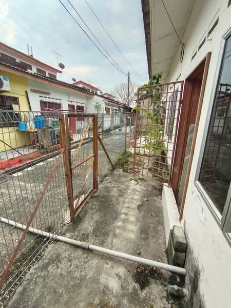 1-storey Terraced House for Sale in Meru (Klang) - Elwin Chok - Exterior - PropertyGuru.com.my