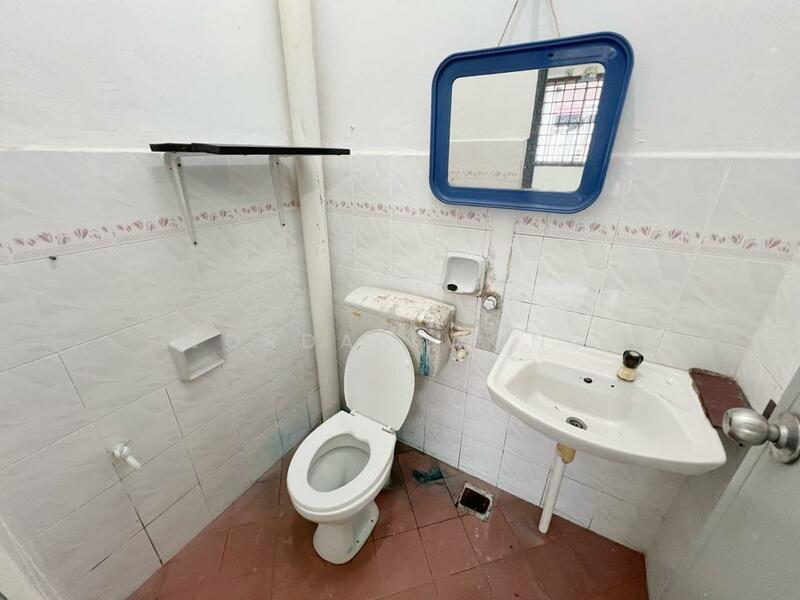 Jalan Santalia X, Taman Flora Heights, 81750 Masai untuk Untuk Dijual - RM 398,000, Feb 2026 - Bathroom - PropertyGuru.com.my