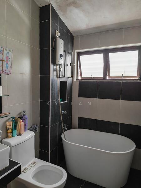 Rumah Teres 2 Tingkat untuk Dijual di Bandar Dato Onn (Tebrau) - SY Tan - Bathroom - PropertyGuru.com.my