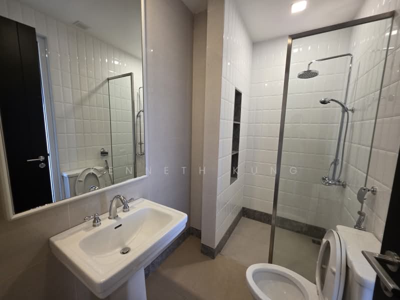 Kondominium untuk Dijual di Quayside Seafront Resort Condominiums - Kenneth Kung - Bathroom - PropertyGuru.com.my