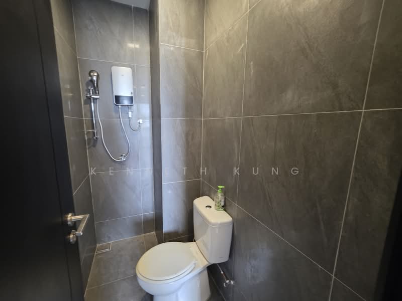 Kondominium untuk Dijual di Quayside Seafront Resort Condominiums - Kenneth Kung - Bathroom - PropertyGuru.com.my