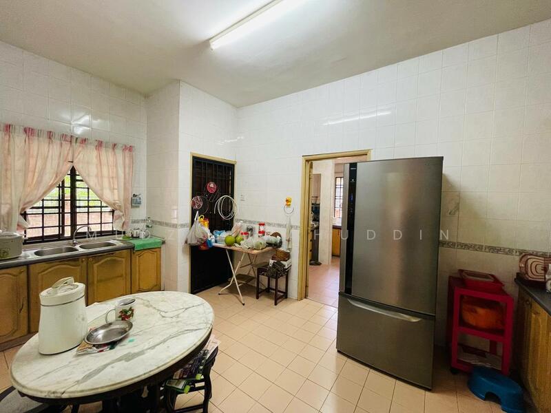 2-storey Terraced House for Sale in Bukit Jelutong (Shah Alam) - Mudz Salahuddin - Kitchen - PropertyGuru.com.my