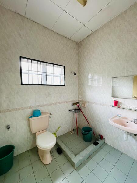 2-storey Terraced House for Sale in Bukit Jelutong (Shah Alam) - Mudz Salahuddin - Bathroom - PropertyGuru.com.my