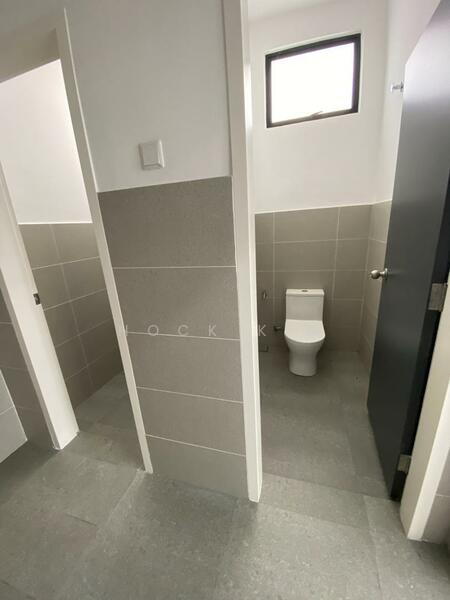 Factory for Sale in Taman Perniagaan Setia (Johor Bahru) - Hock Kim - Bathroom - PropertyGuru.com.my