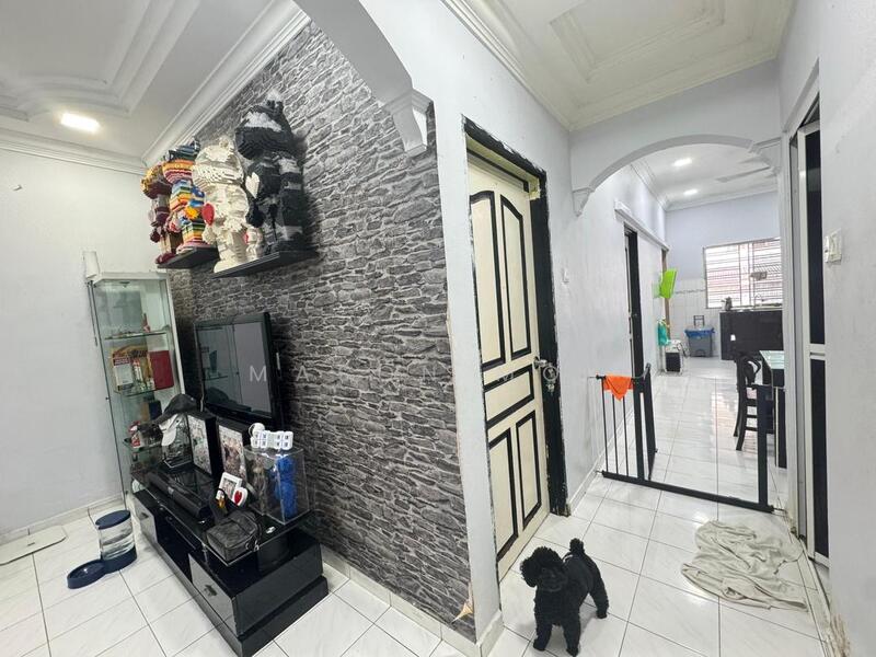 1-storey Terraced House for Sale in Taman Gunung Pulai (Kulai) - Mason Mok - Living Room - PropertyGuru.com.my