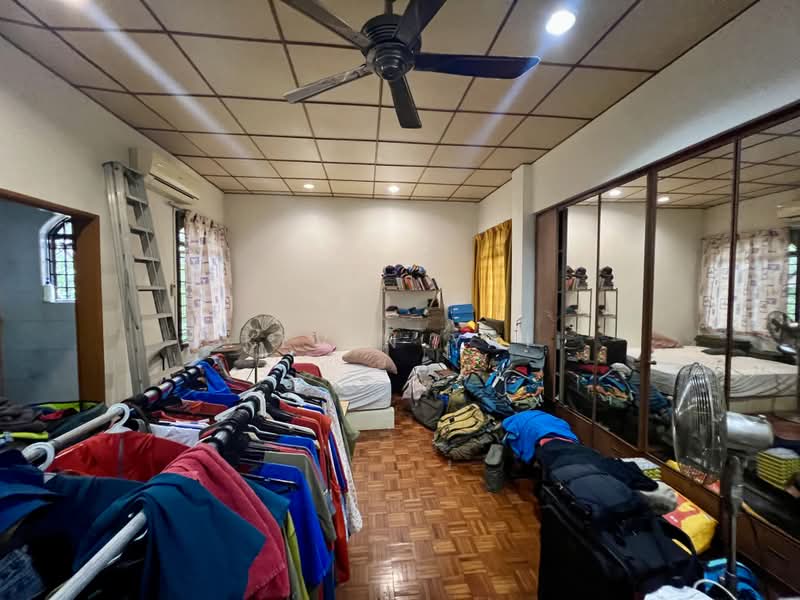 Bungalow for Sale in Taman Seputeh (Seputeh) - Kevin Yai - Bedroom - PropertyGuru.com.my