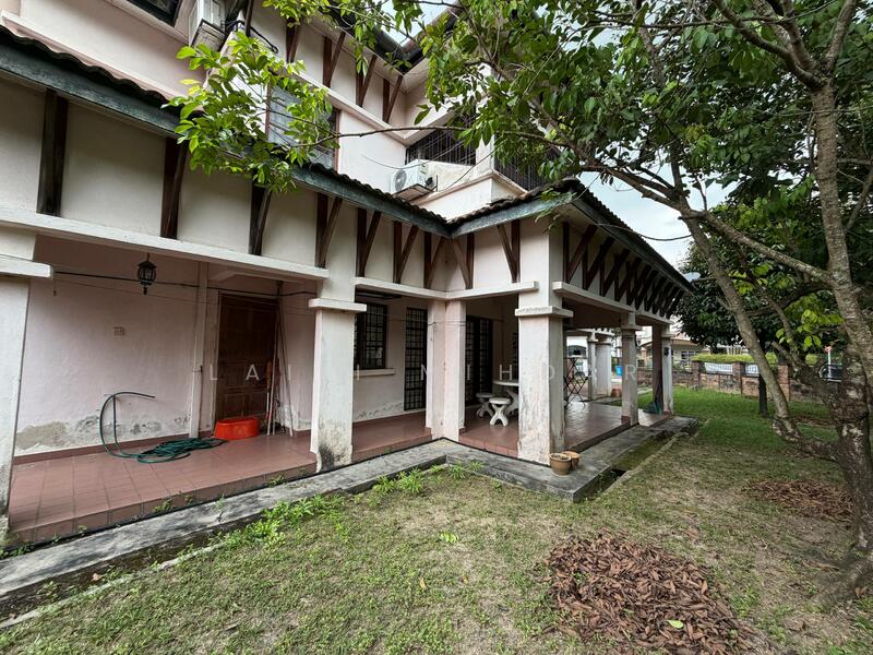 Jalan Kubah Bukit Jelutong Shah Alam Corner Lot Double Storey Superlink House For Sale untuk Untuk Dijual - RM 1,350,000, Apr 2026 - Exterior - PropertyGuru.com.my