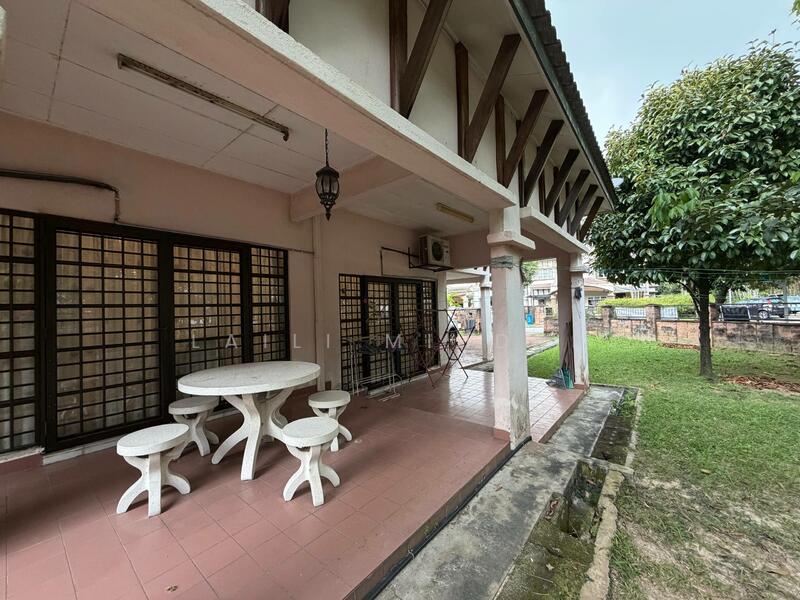 Jalan Kubah Bukit Jelutong Shah Alam Corner Lot Double Storey Superlink House For Sale untuk Untuk Dijual - RM 1,350,000, Apr 2026 - Exterior - PropertyGuru.com.my