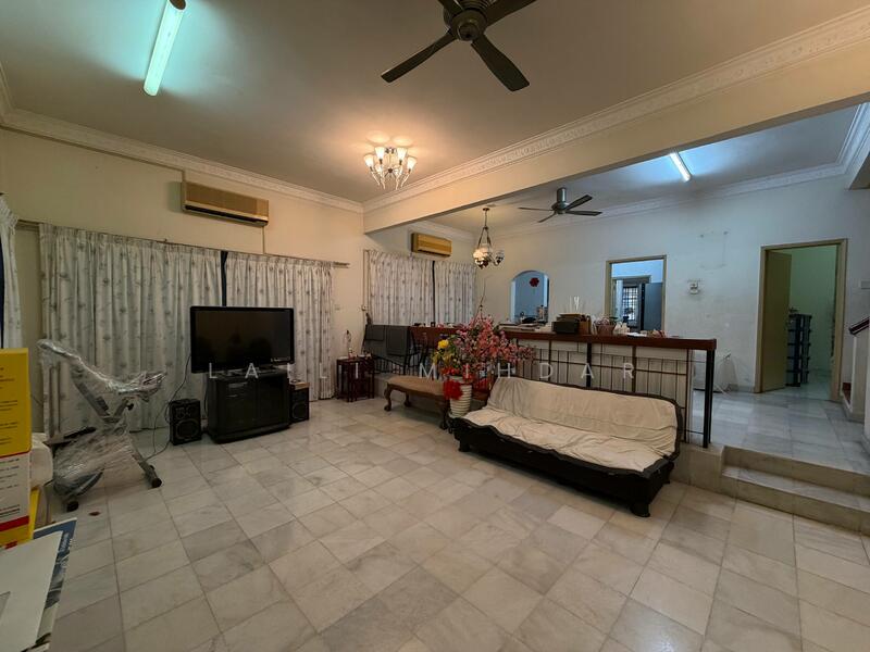Jalan Kubah Bukit Jelutong Shah Alam Corner Lot Double Storey Superlink House For Sale untuk Untuk Dijual - RM 1,350,000, Apr 2026 - Living Room - PropertyGuru.com.my