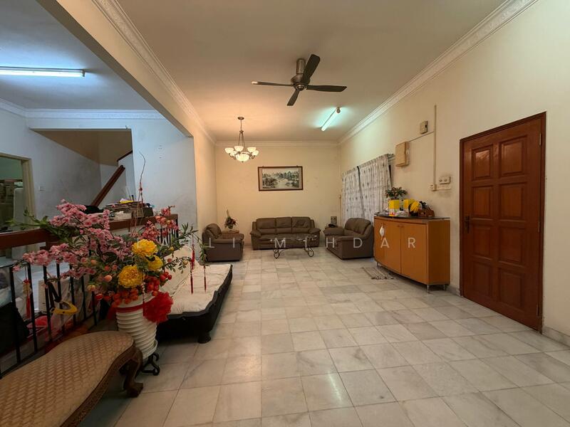 Jalan Kubah Bukit Jelutong Shah Alam Corner Lot Double Storey Superlink House For Sale untuk Untuk Dijual - RM 1,350,000, Apr 2026 - Living Room - PropertyGuru.com.my