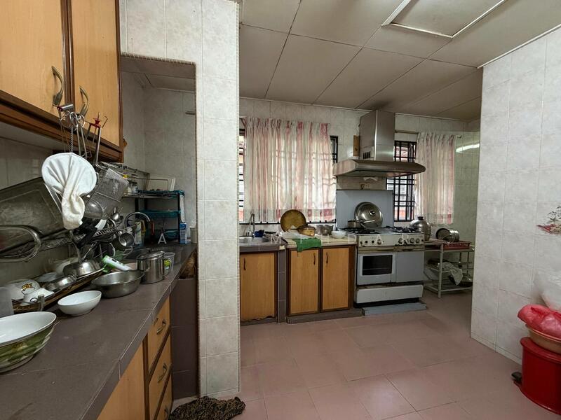 Jalan Kubah Bukit Jelutong Shah Alam Corner Lot Double Storey Superlink House For Sale untuk Untuk Dijual - RM 1,350,000, Apr 2026 - Kitchen - PropertyGuru.com.my