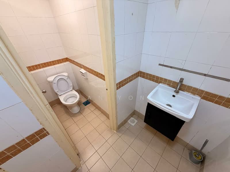 Office for Rent in Seksyen 19 (Petaling Jaya) - Sean Yong - Bathroom - PropertyGuru.com.my