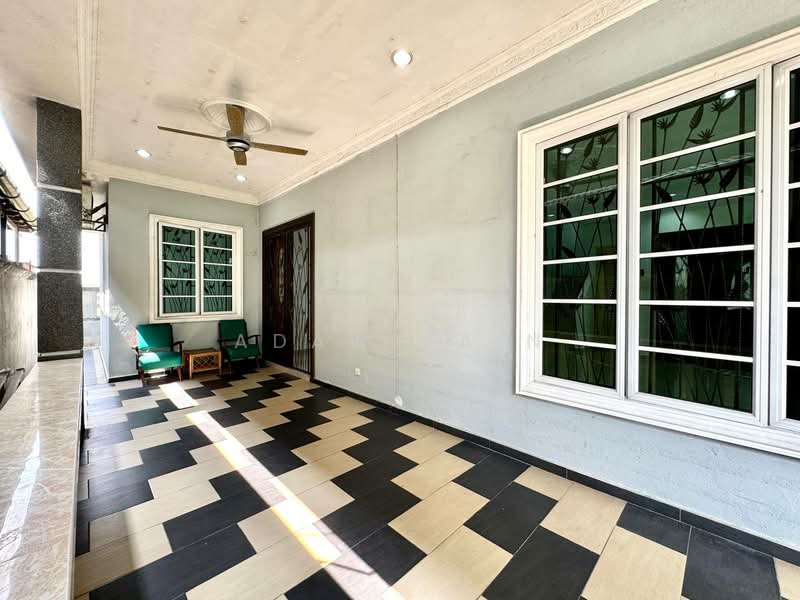 Rumah Berkembar untuk Dijual di Shah Alam (Selangor) - Adaw Zain - Balcony - PropertyGuru.com.my