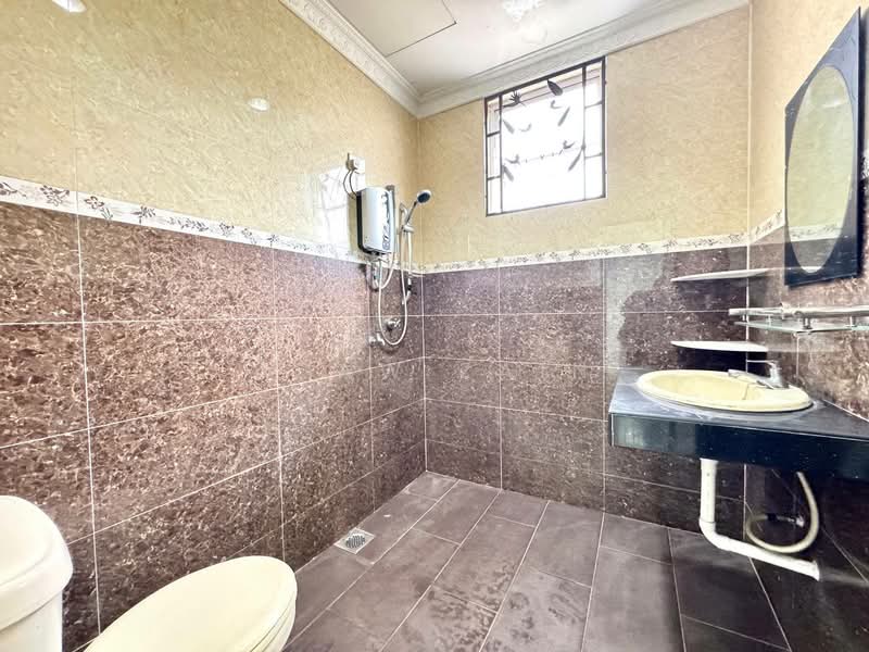 Rumah Berkembar untuk Dijual di Shah Alam (Selangor) - Adaw Zain - Bathroom - PropertyGuru.com.my
