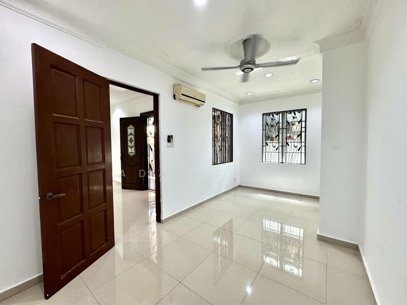Rumah Berkembar untuk Dijual di Shah Alam (Selangor) - Adaw Zain - Living Room - PropertyGuru.com.my