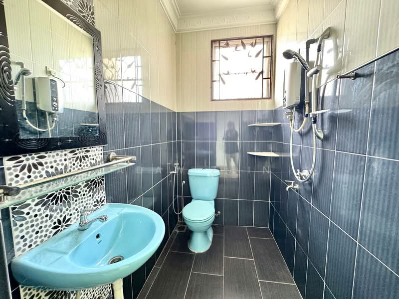 Rumah Berkembar untuk Dijual di Shah Alam (Selangor) - Adaw Zain - Bathroom - PropertyGuru.com.my
