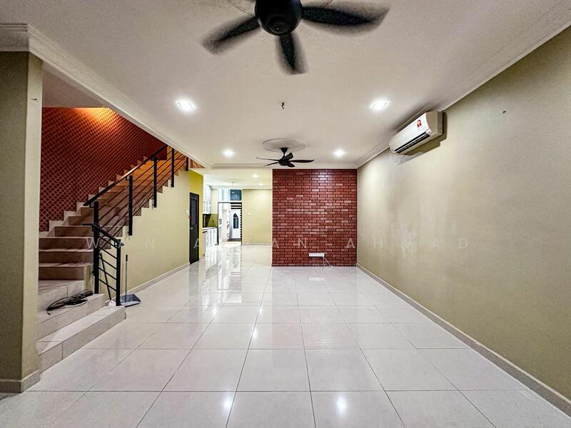 Rumah Teres 2-Tingkat untuk Dijual di Kajang (Selangor) - Wan Azlan Ahmad - Living Room - PropertyGuru.com.my