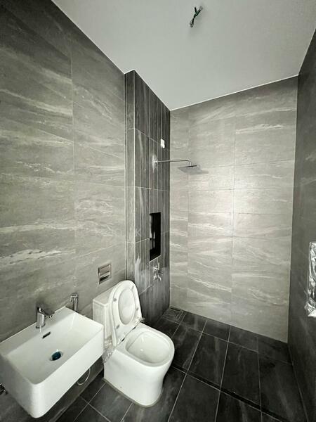 Semi-Detached House for Sale in Setia Tropika (Johor Bahru) - Kok Hui - Bathroom - PropertyGuru.com.my