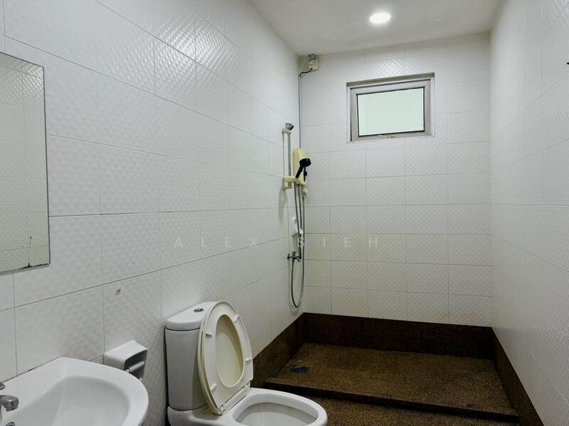 Seasons Amara Larkin untuk Untuk Disewa - RM 2,600 /bulan, Mac 2026 - Bathroom - PropertyGuru.com.my