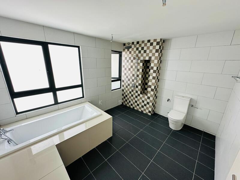 3-storey Terraced House for Sale in Batu Arang (Selangor) - CK Sam - Bathroom - PropertyGuru.com.my