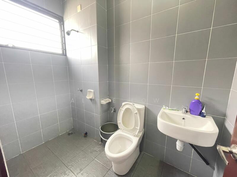 2-storey Terraced House for Sale in Rawang (Selangor) - Alice Low - Bathroom - PropertyGuru.com.my