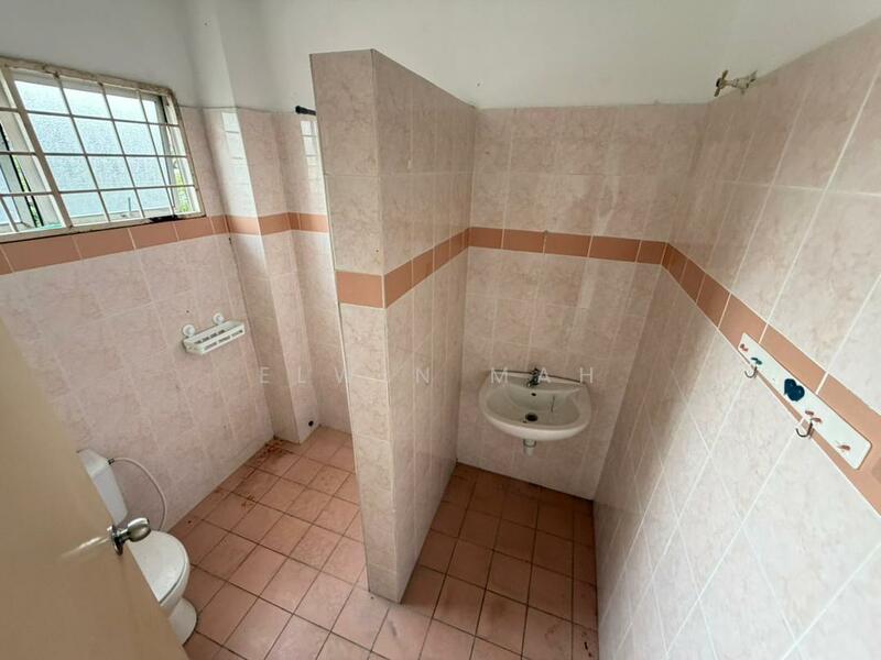 2-storey Terraced House for Sale in Taman Bayu Permai (Rawang) - Elwin Mah - Bathroom - PropertyGuru.com.my