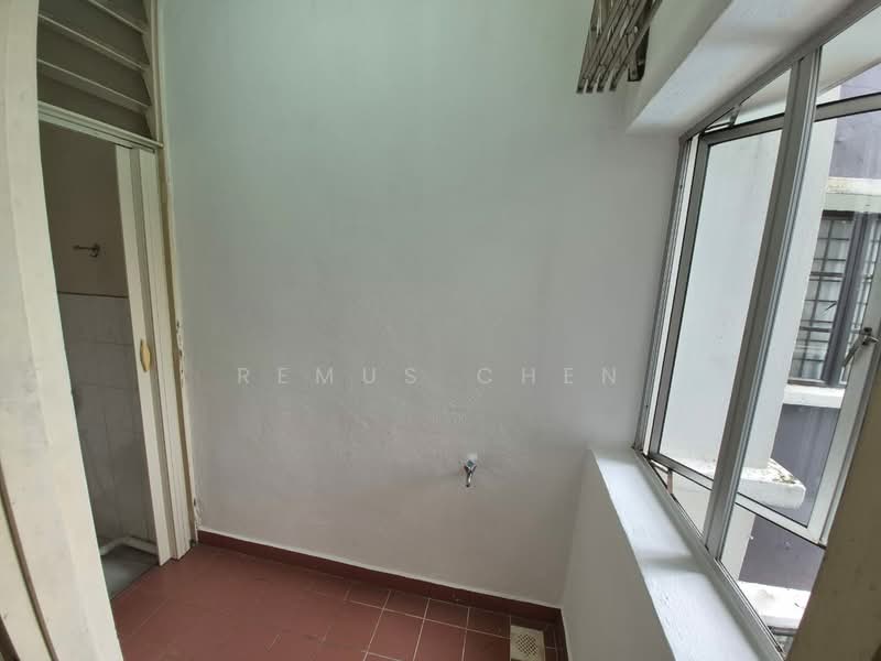 Townhouse for Sale in Jalan Klang Lama (Old Klang Road) (Kuala Lumpur) - Remus Chen - Balcony - PropertyGuru.com.my