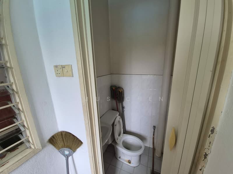 Townhouse for Sale in Jalan Klang Lama (Old Klang Road) (Kuala Lumpur) - Remus Chen - Bathroom - PropertyGuru.com.my