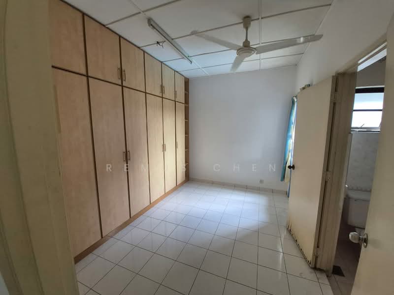 Townhouse for Sale in Jalan Klang Lama (Old Klang Road) (Kuala Lumpur) - Remus Chen - Bedroom - PropertyGuru.com.my
