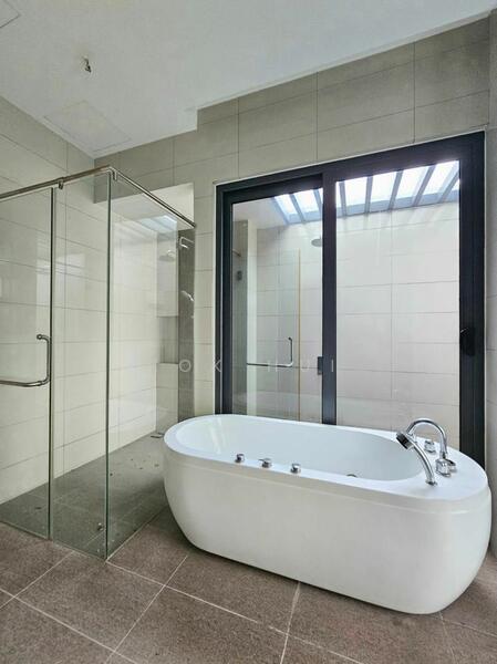 Semi-Detached House for Sale in Lenang Heights (Johor Bahru) - Kok Hui - Bathroom - PropertyGuru.com.my