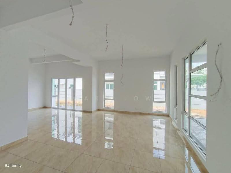 Rumah Berkembar untuk Dijual di Taman Klebang Utama (Klebang) - Mary Low - Living Room - PropertyGuru.com.my