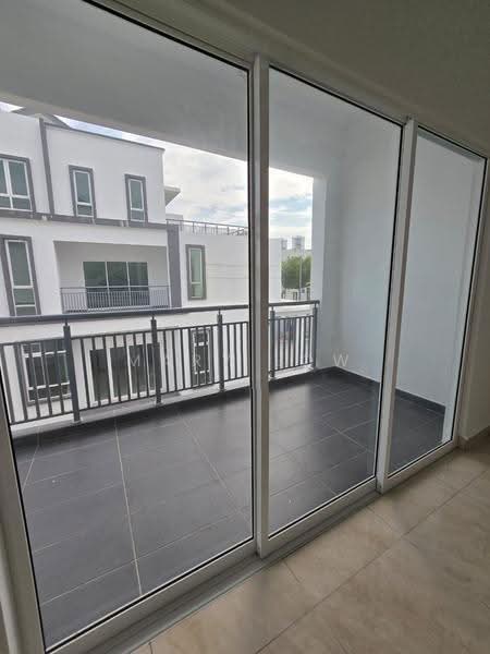Rumah Berkembar untuk Dijual di Taman Klebang Utama (Klebang) - Mary Low - Balcony - PropertyGuru.com.my