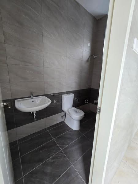 Rumah Berkembar untuk Dijual di Taman Klebang Utama (Klebang) - Mary Low - Bathroom - PropertyGuru.com.my