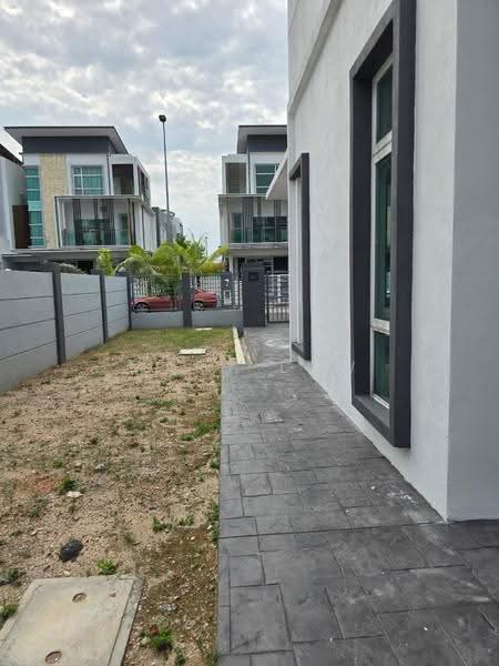 Rumah Berkembar untuk Dijual di Taman Klebang Utama (Klebang) - Mary Low - Exterior - PropertyGuru.com.my