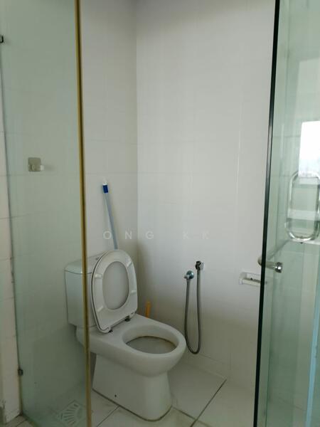 Service Residence for Sale at Trefoil @ Setia City - Ong KK - Bathroom - PropertyGuru.com.my