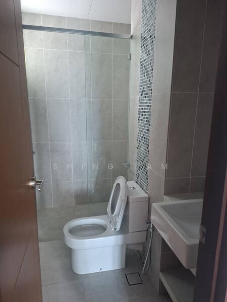 Queens Residences Q1 @ Queens Waterfront untuk Untuk Disewa - RM 5,000 /bulan, Mac 2026 - Bathroom - PropertyGuru.com.my