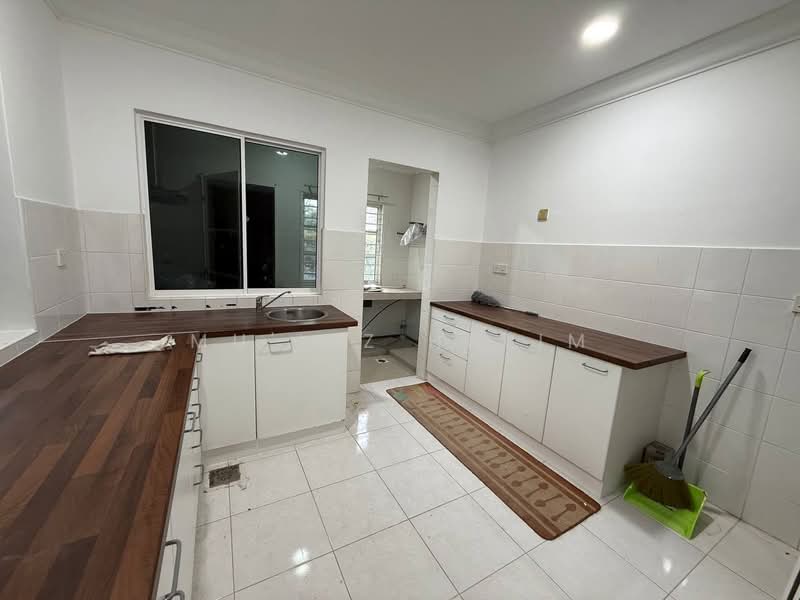 Perdana Lakeview East untuk Untuk Disewa - RM 4,500 /bulan, Mac 2026 - Kitchen - PropertyGuru.com.my