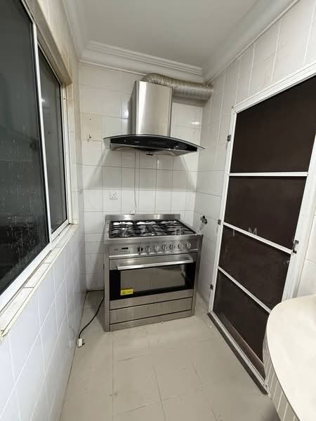 Perdana Lakeview East untuk Untuk Disewa - RM 4,500 /bulan, Mac 2026 - Kitchen - PropertyGuru.com.my